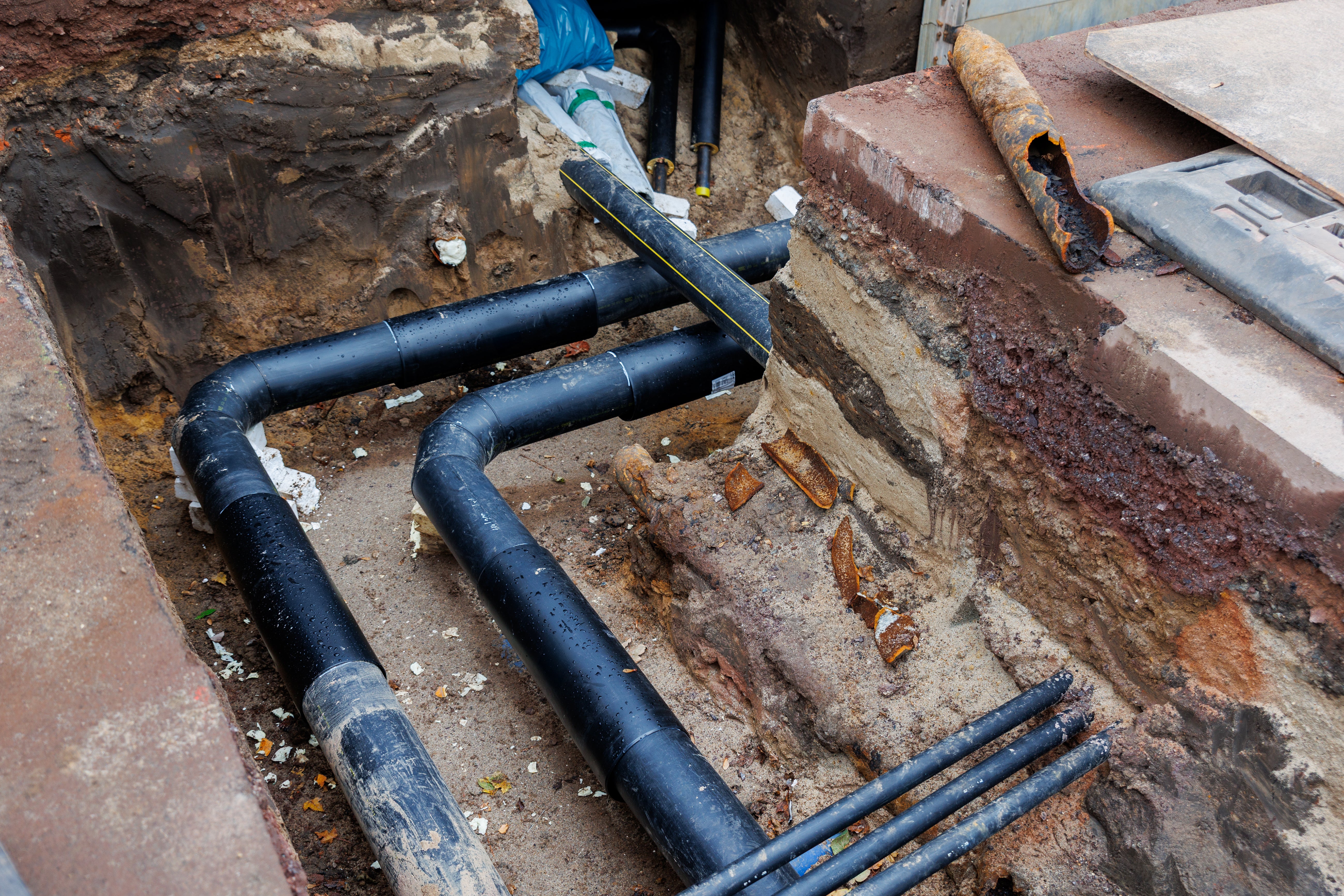 Underground black HDPE pipes and large diameter pipe fittings